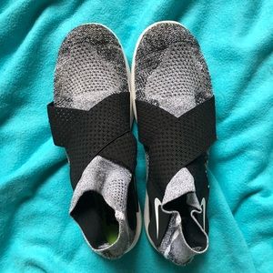 Nike Free Flyknit! Barely Worn!